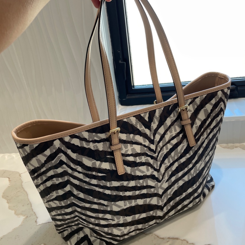 Authentic Michael Kors Tote - Picture 3 of 4